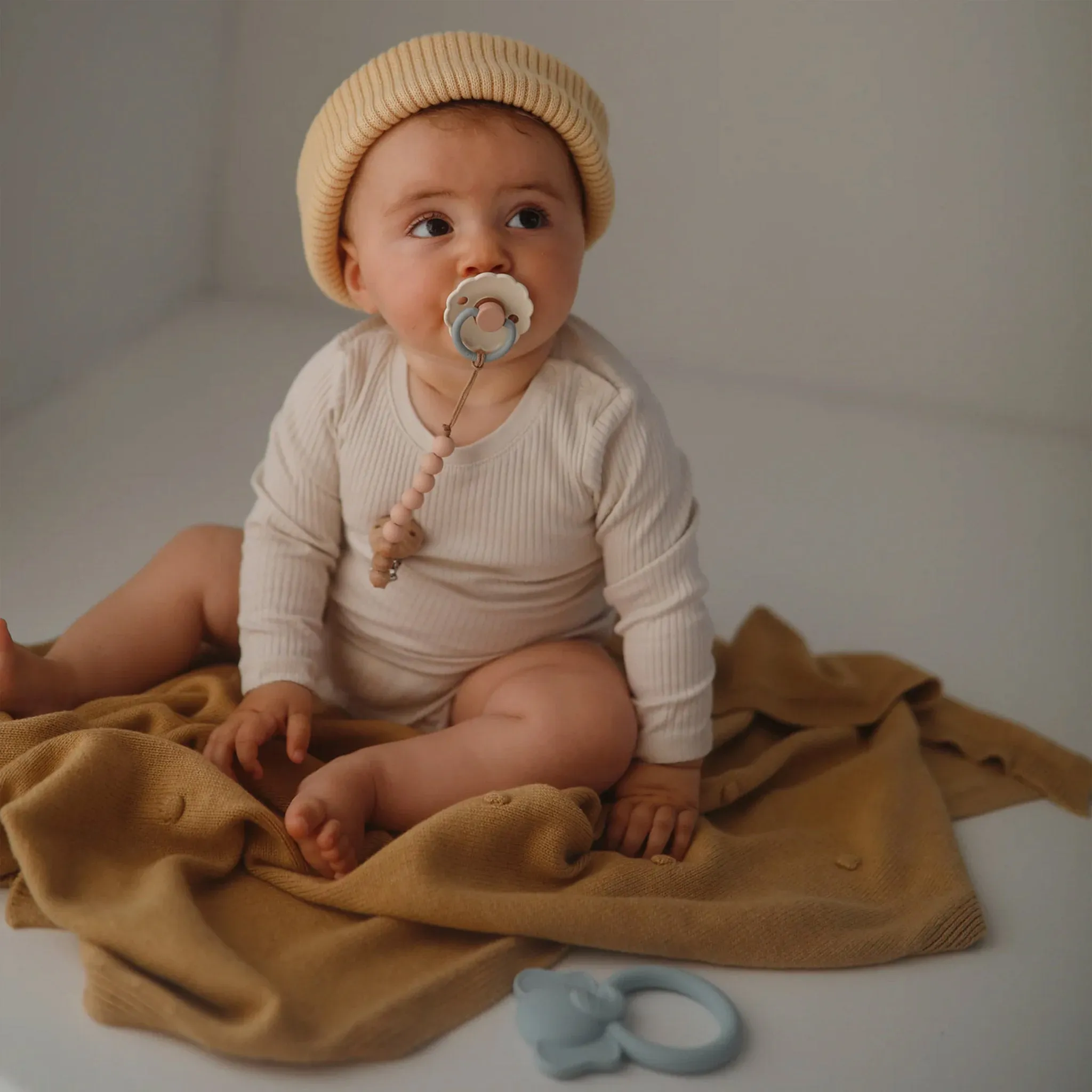 Mushie Eva Soother Clip